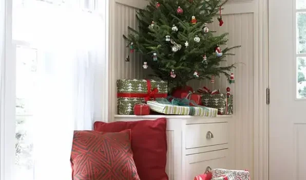 Holiday Decorating Ideas for Small Spaces
