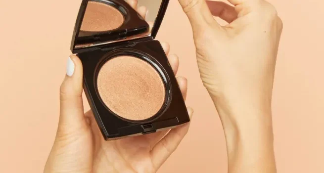 Simple Solutions for Fixing Broken Makeup
