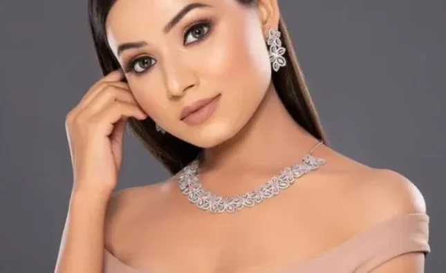 How to Match Necklaces with Dresses for Every Neckline and Occasion